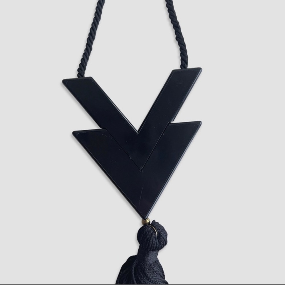 1980s‎ VALENTINO Black V Logo Pendant Necklace - Picture 5 of 10